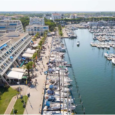 2p Avec Cabine, Grande Terrasse, Parking, 400m - Fr-1-307-129 شقة *