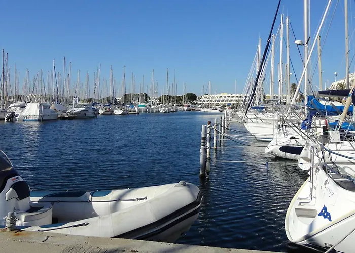2p Avec Cabine, Grande Terrasse, Parking, 400m - Fr-1-307-129 Le Grau-du-Roi